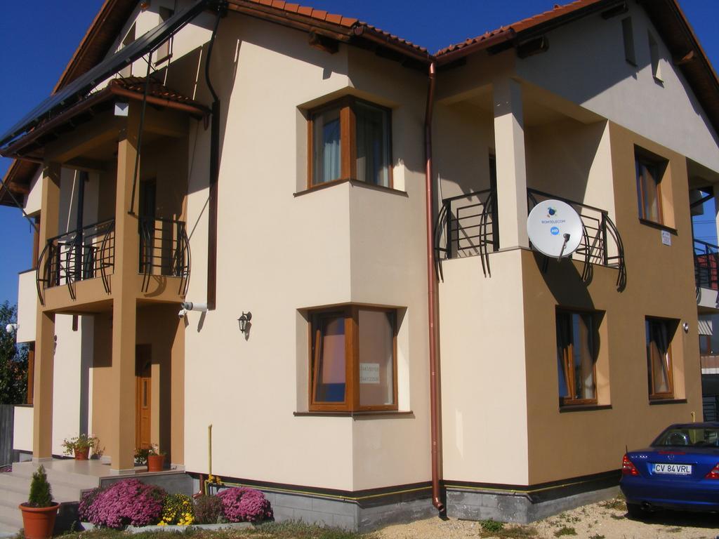 Pensiunea Queen Mary Sînpetru Exterior foto